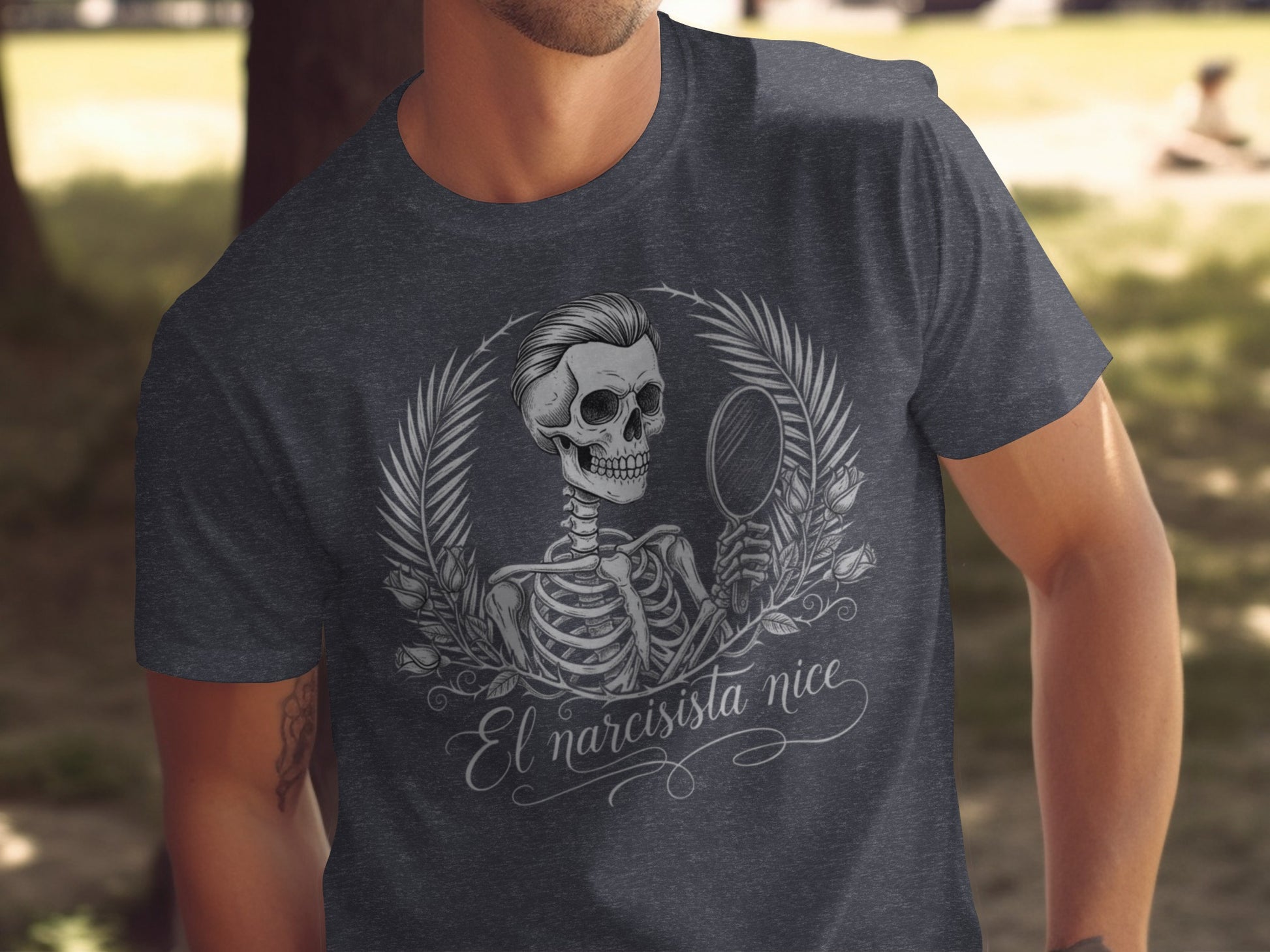 El Narcisista Nice Skeleton Holding a Mirror Shirt