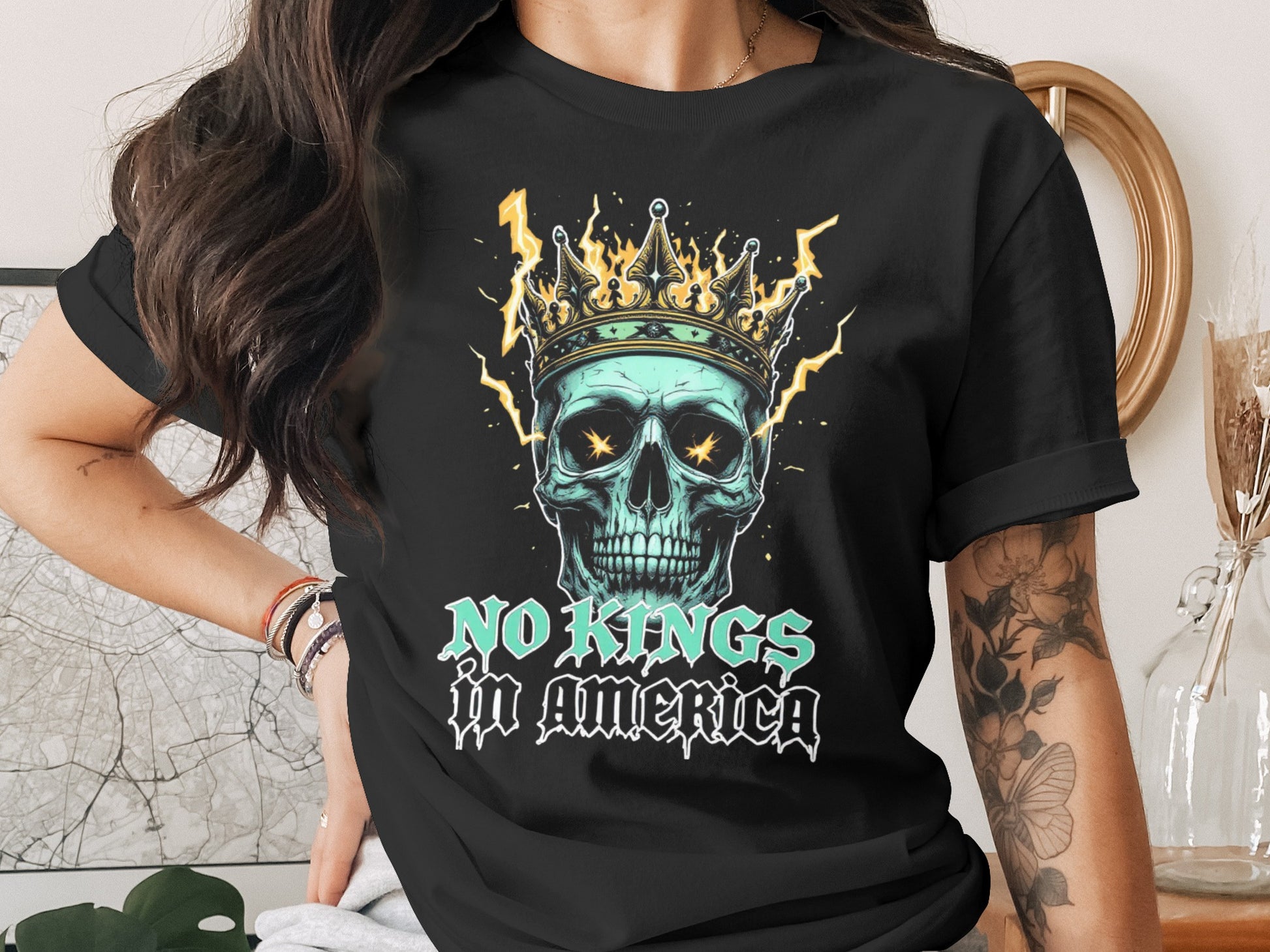 No Kings in America Skull Graphic T-Shirt product type