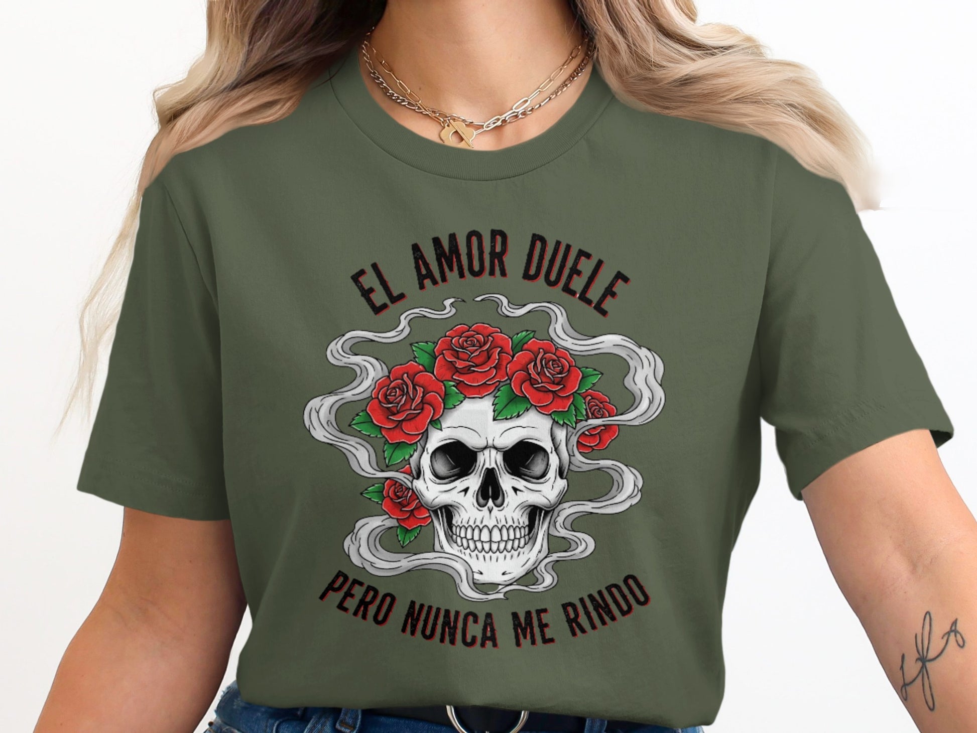 El Amor Duele Pero Nunca Me Rindo Skull T-Shirt product type