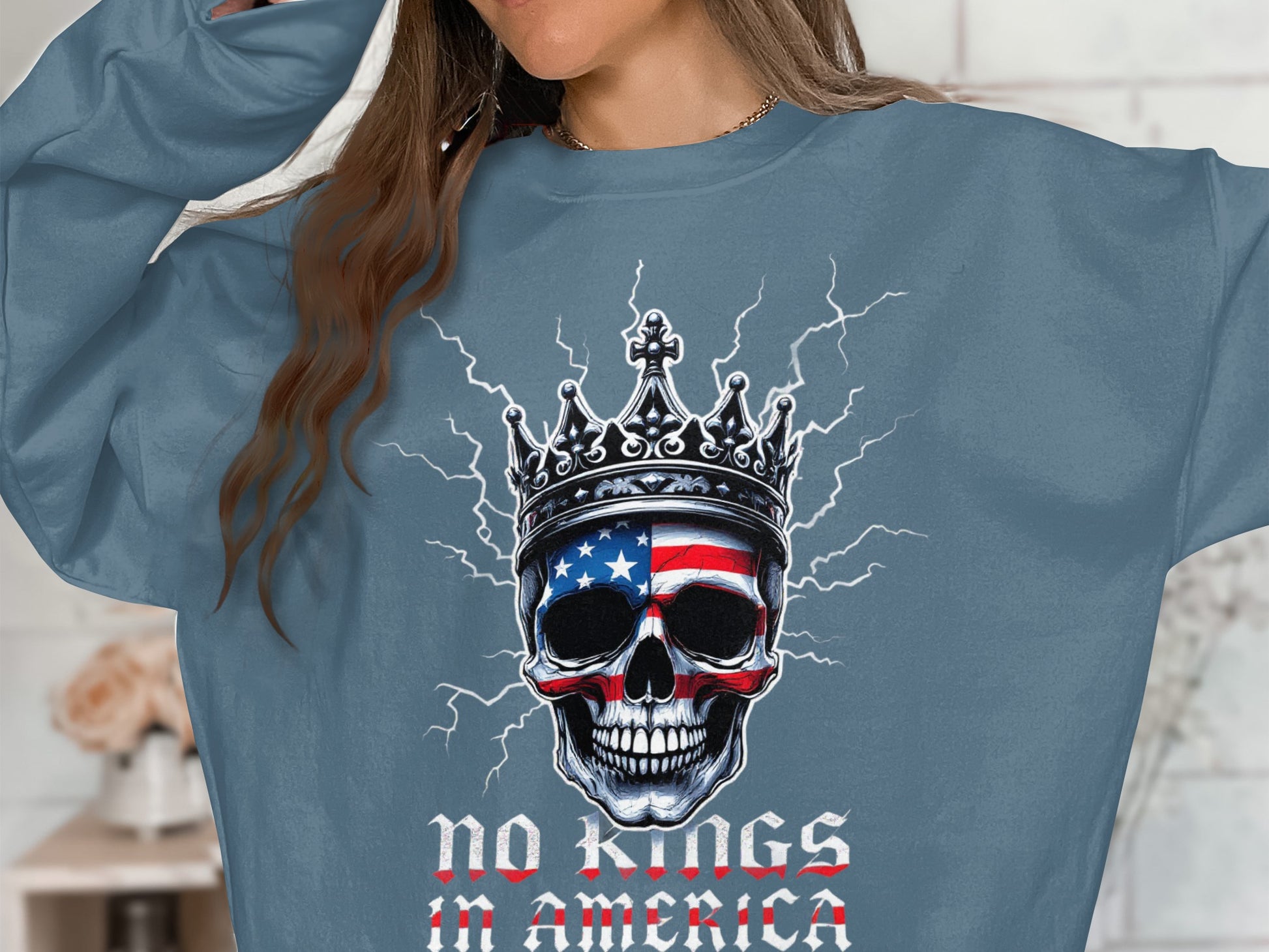 No kings in America skull graphic long sleeve top