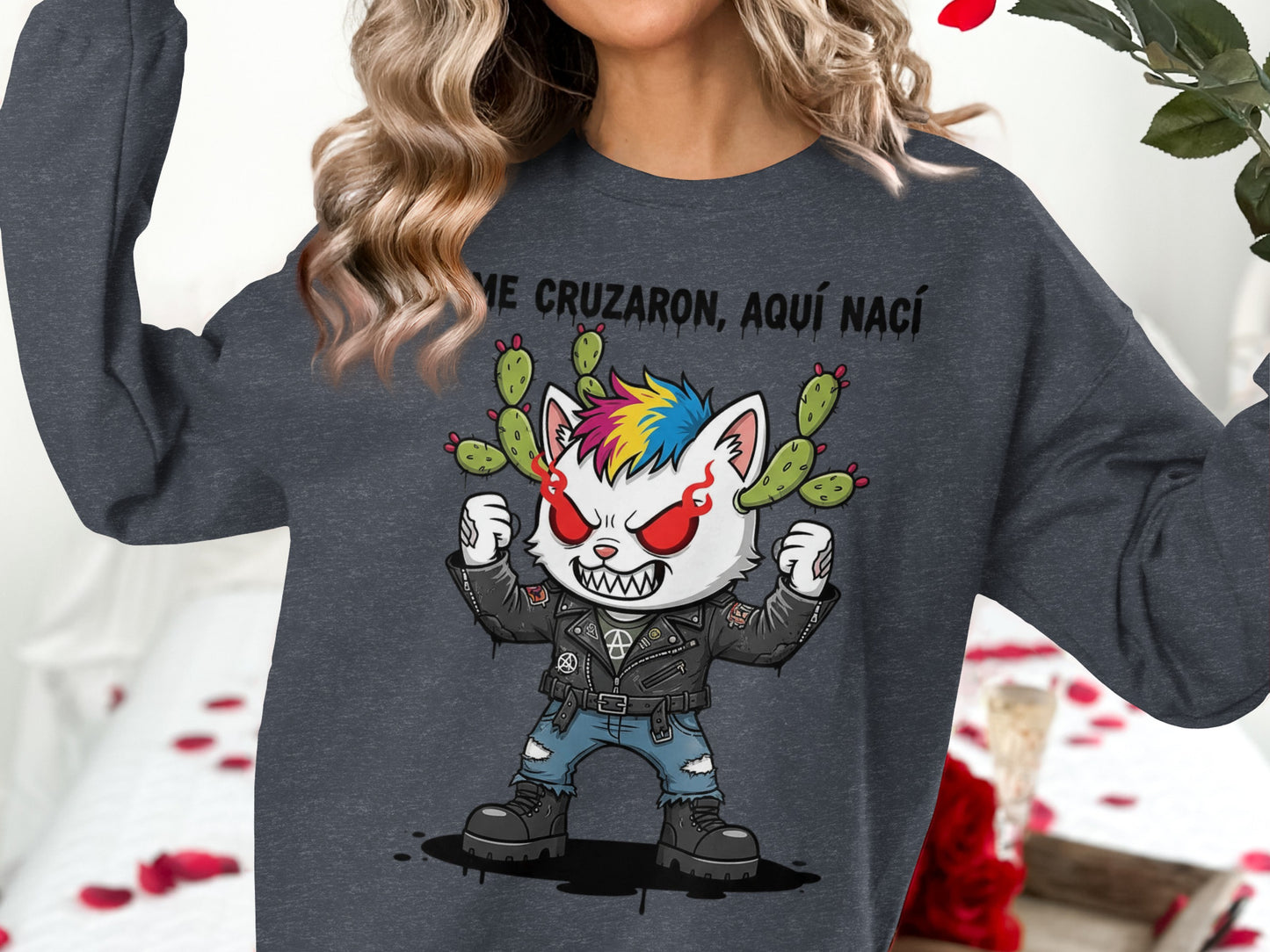 Vive Cruzaron Aquí Nací Pullover Hoodie product