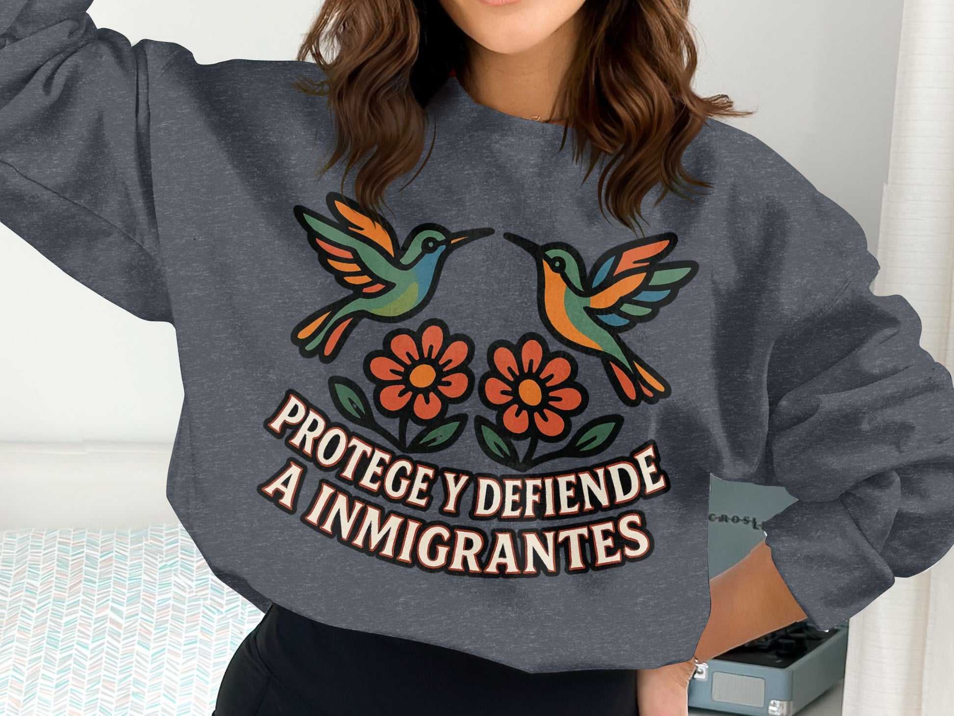 Protege y Defiende a Inmigrantes Sweatshirt product