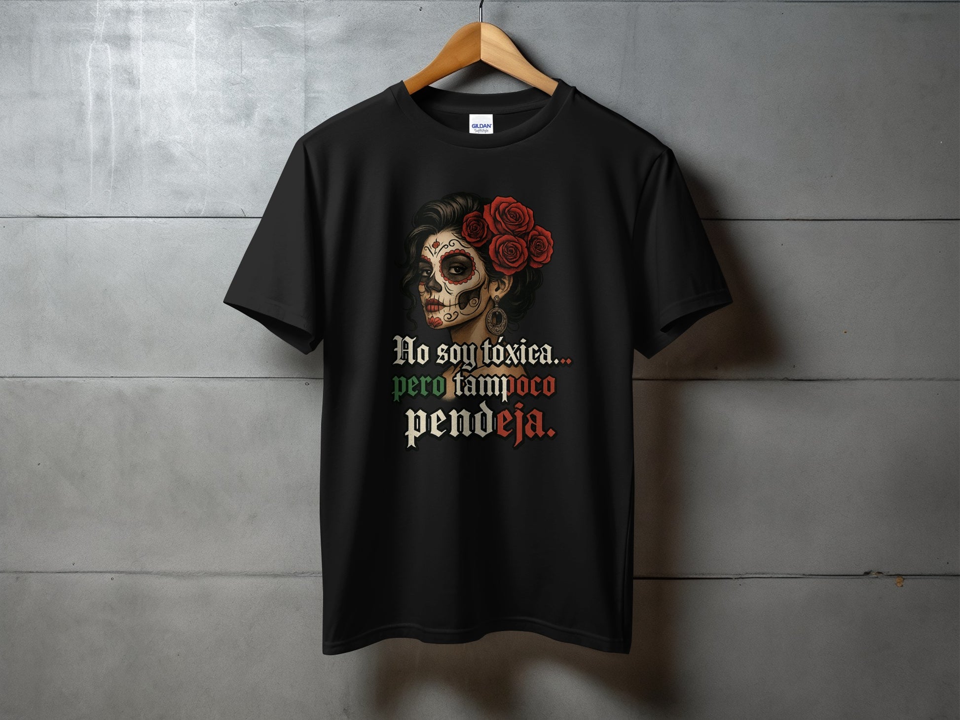 No soy tóxica pero tampoco pendeja t-shirt product
