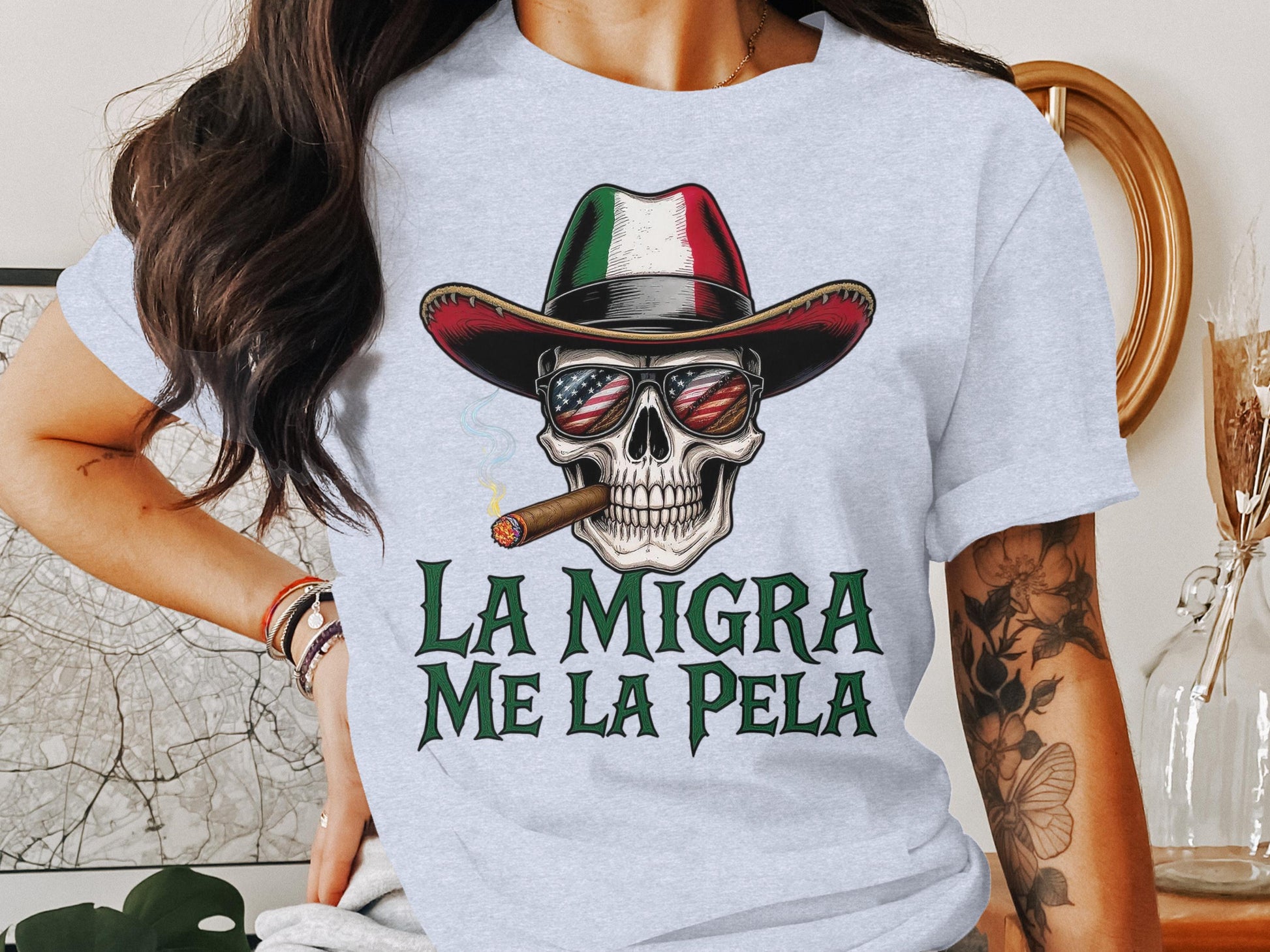 La Migra Me La Pela Skull Design T-shirt product
