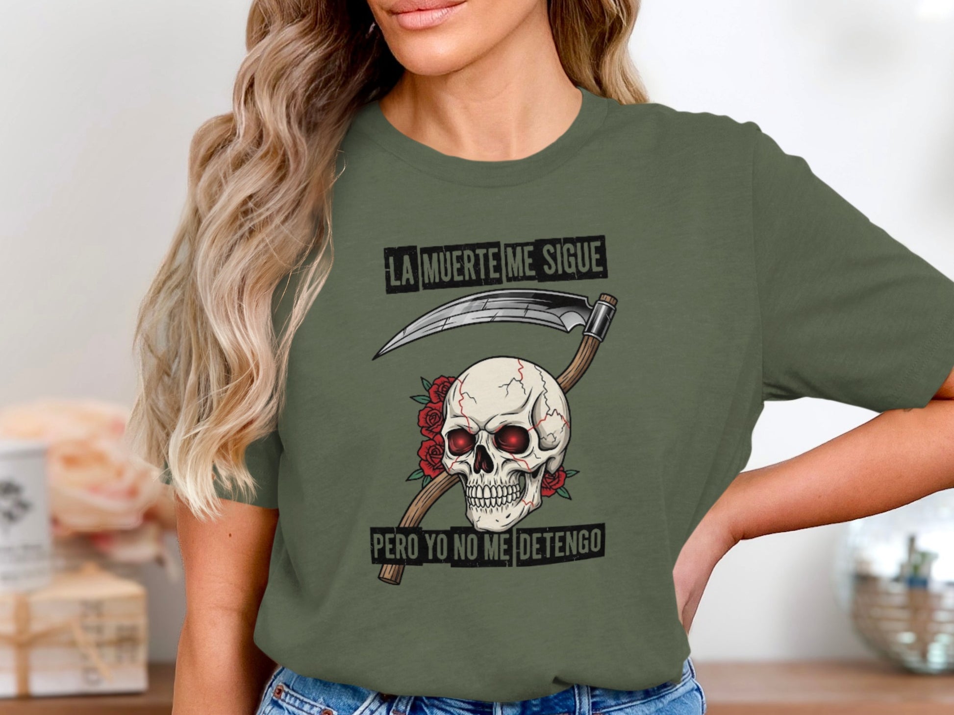La Muerte Me Sigue Pero Yo No Me Detengo T-shirt product