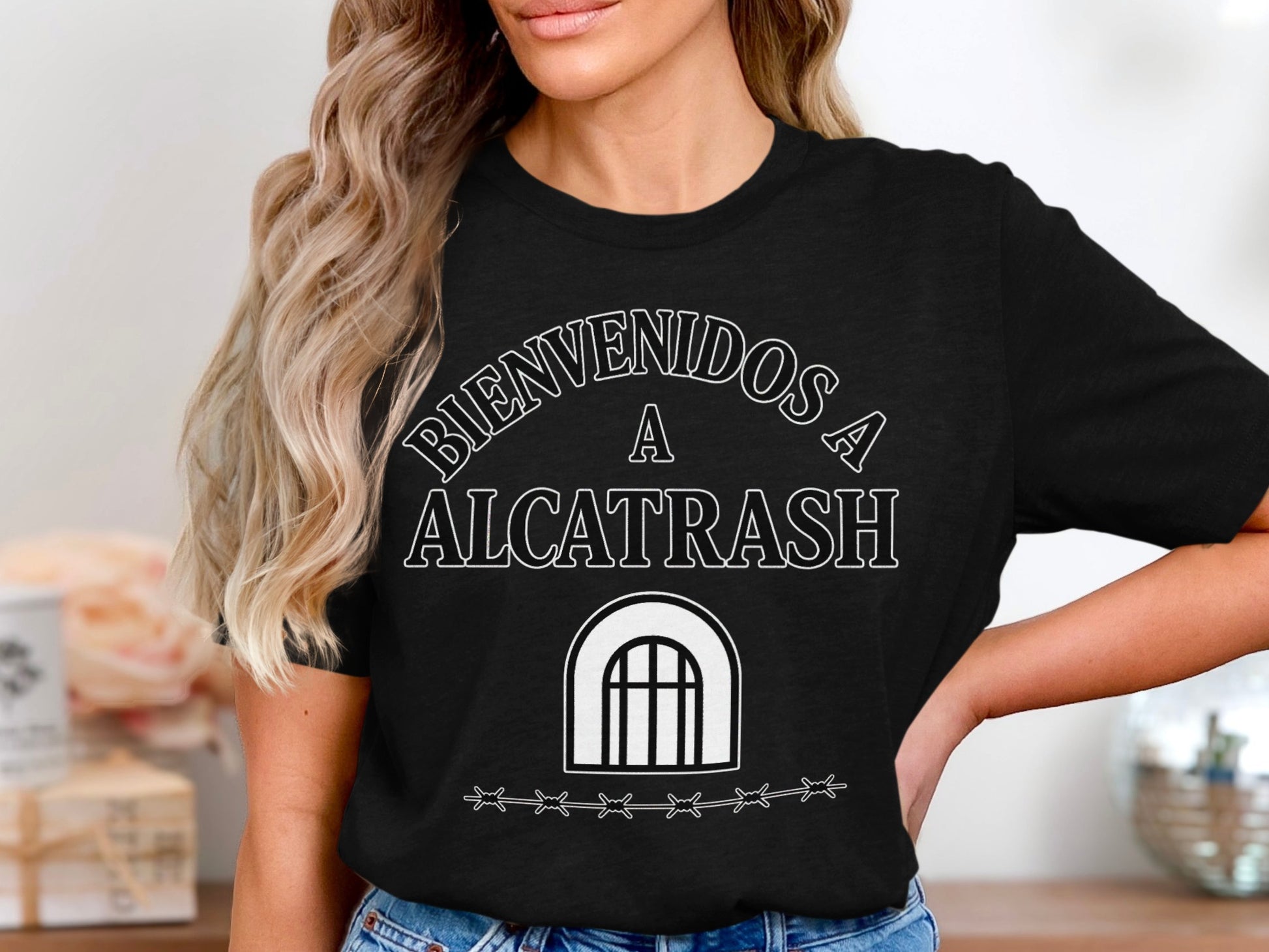 Bienvenidos A Alcatrash Graphic T-Shirt product type