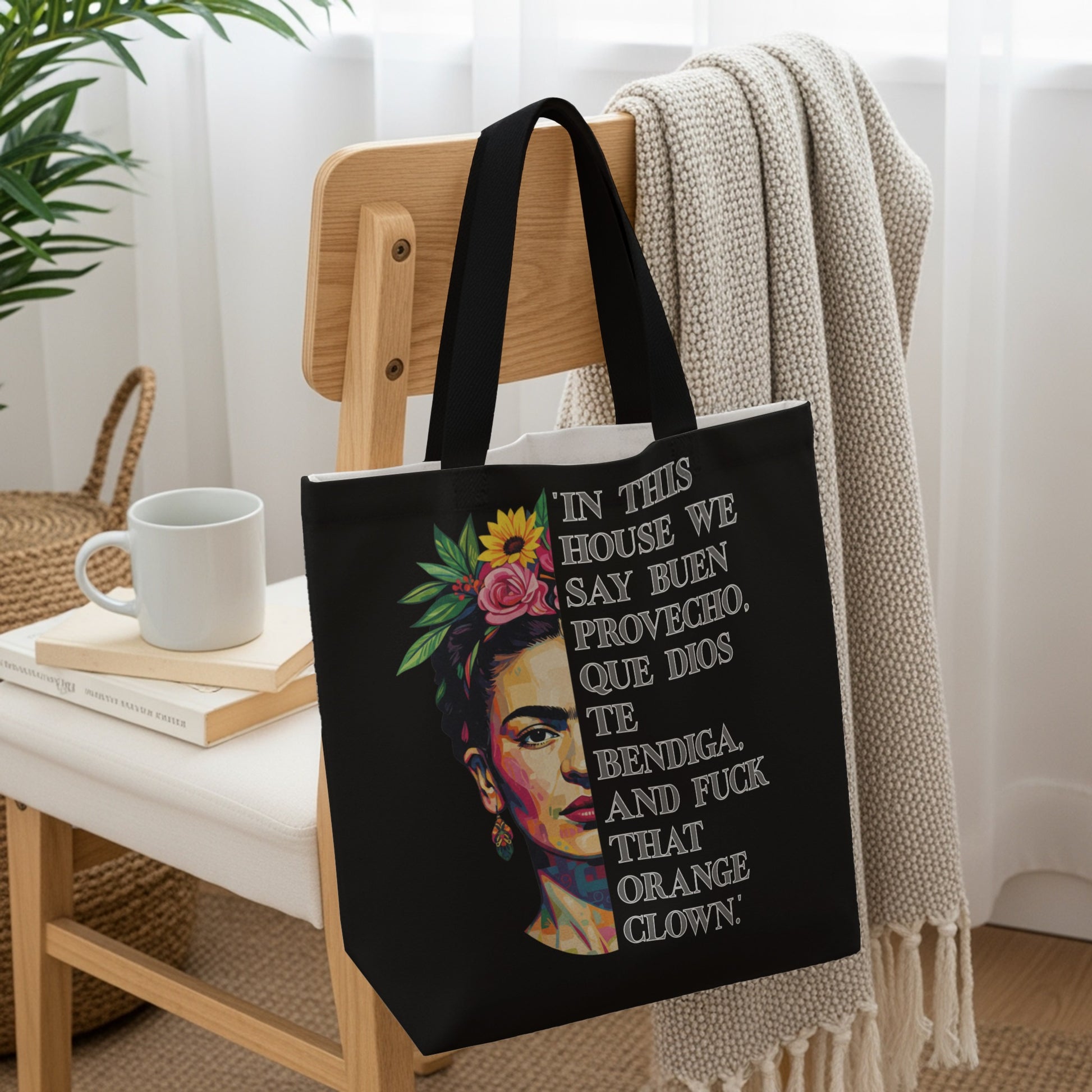 Black tote bag with Frida Kahlo portrait and Spanish text.