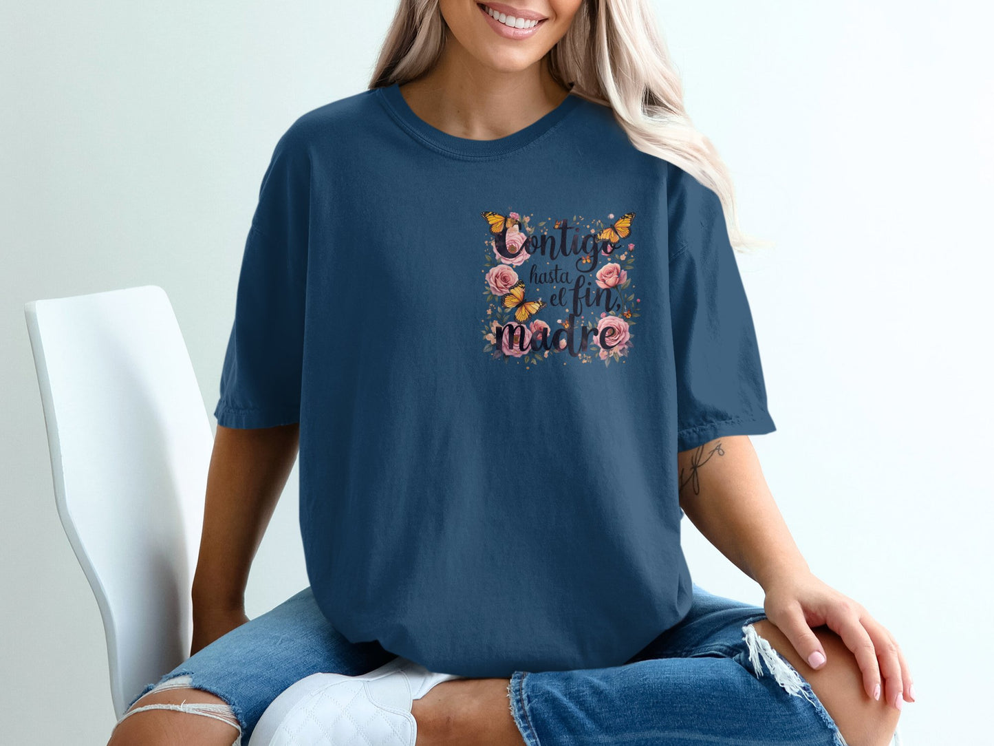 Bonita Hasta El Fin Madre Blue Graphic T-shirt product type