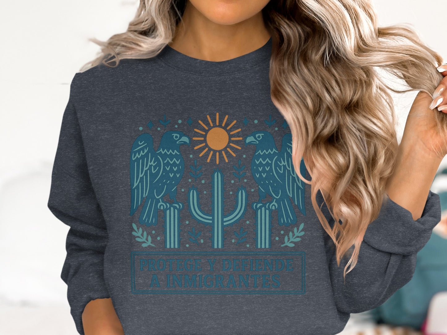 Protege y Defiende a Inmigrantes Sweatshirt product