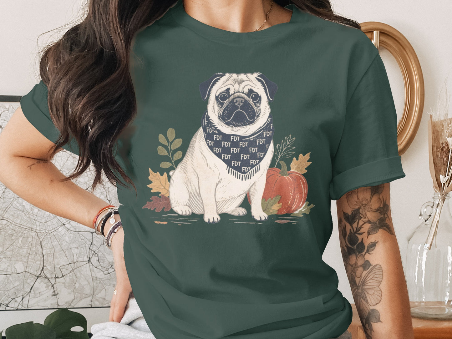 Adorable Pug Design Autumn Leaves Festive T-shirt