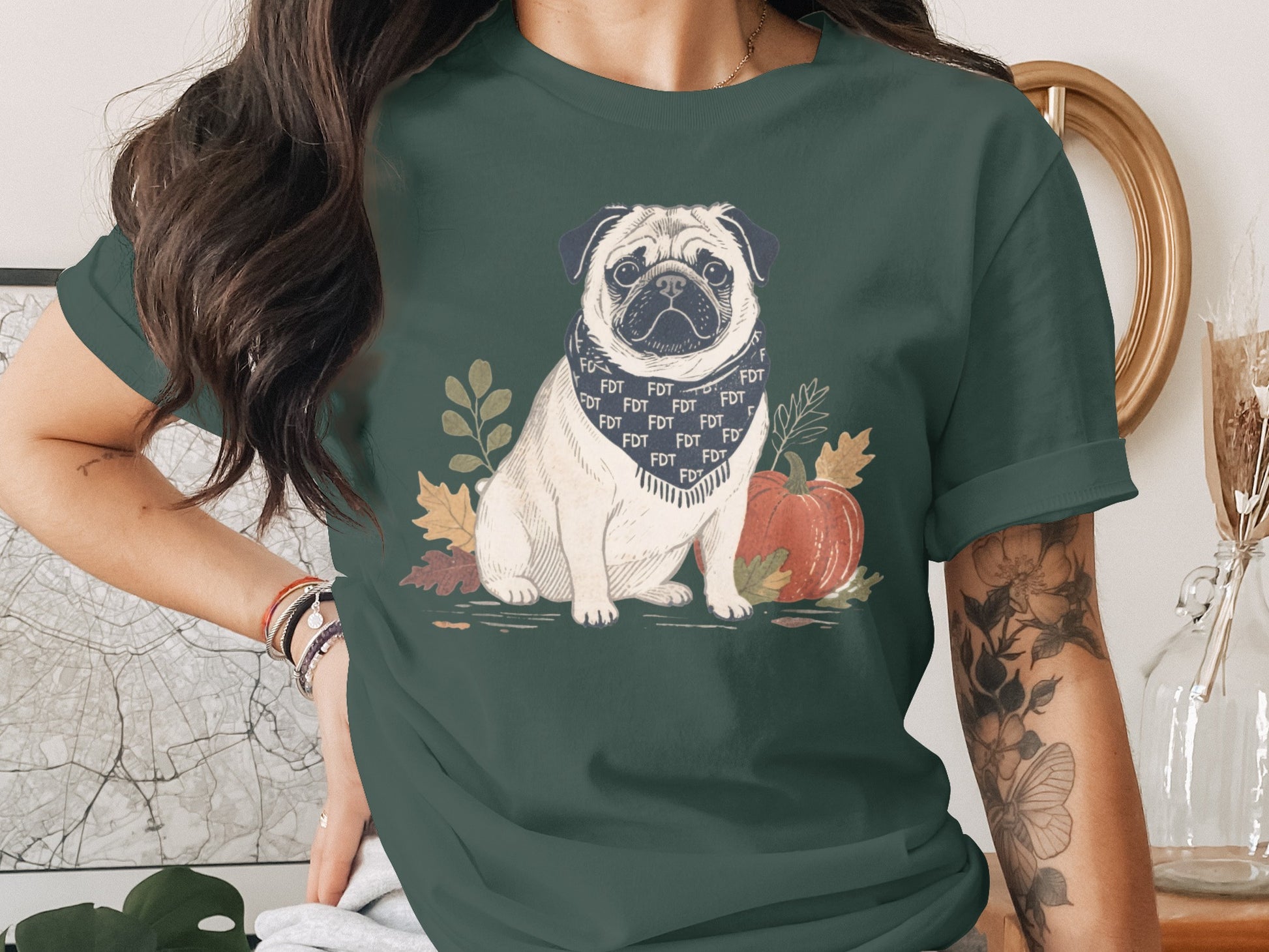 Adorable Pug Design Autumn Leaves Festive T-shirt