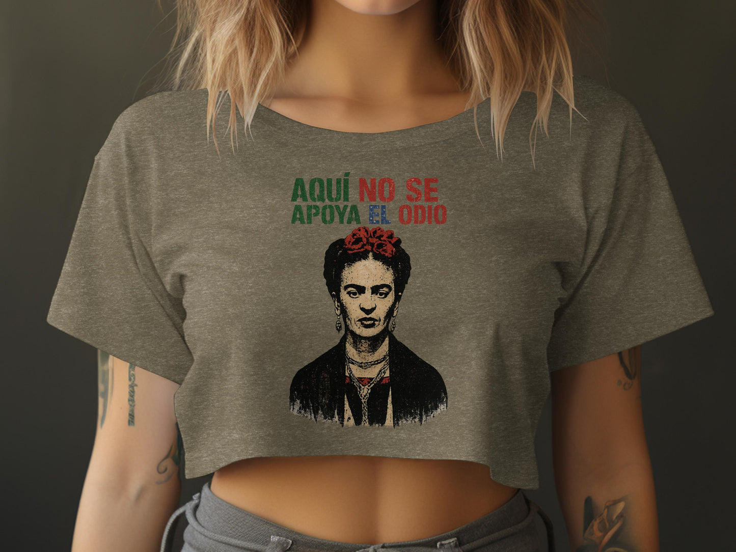 Aquí No Se Apoya El Odio Graphic Crop Top product