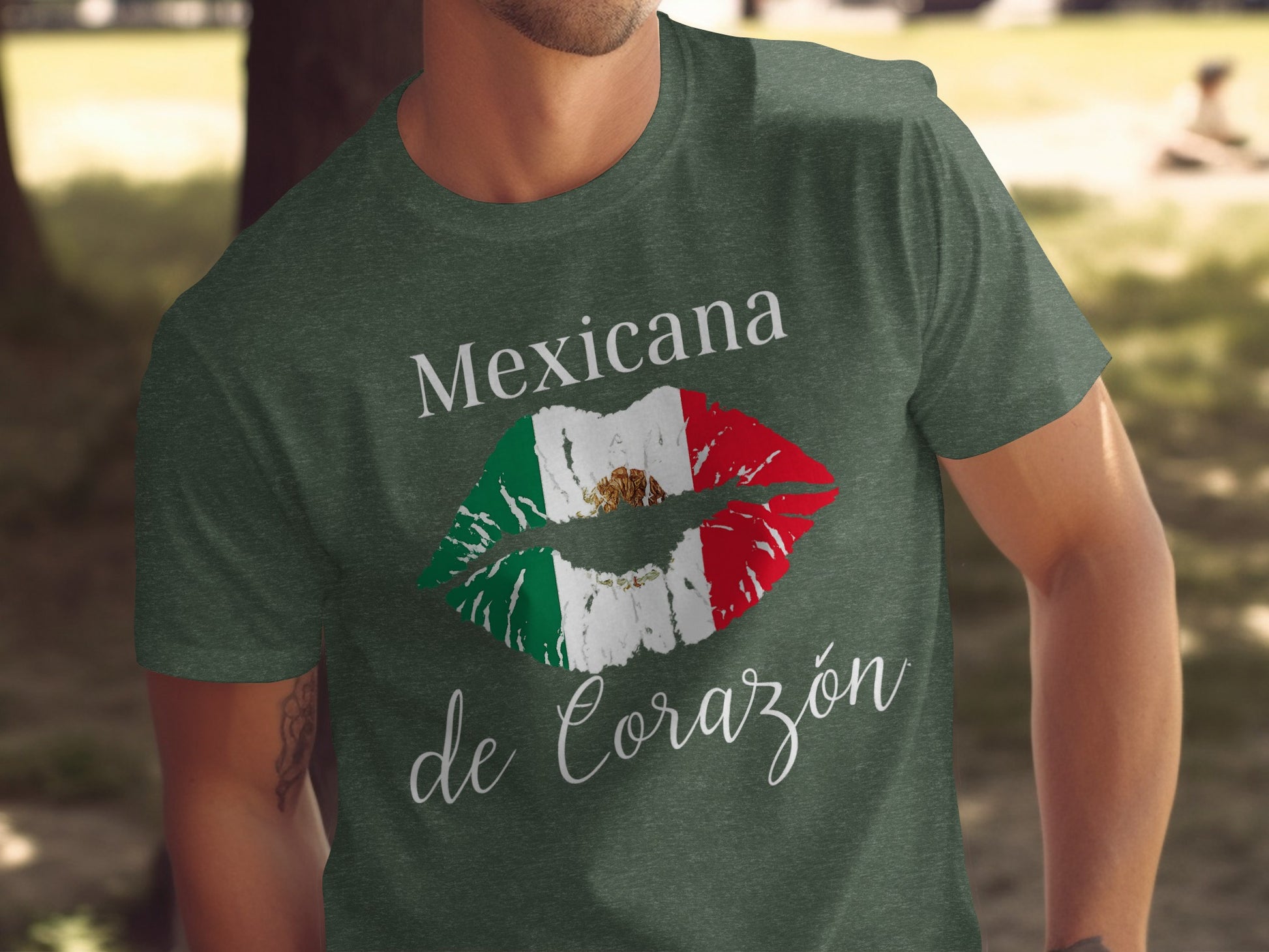 Mexicana de Corazón Lip Print Graphic T-shirt product