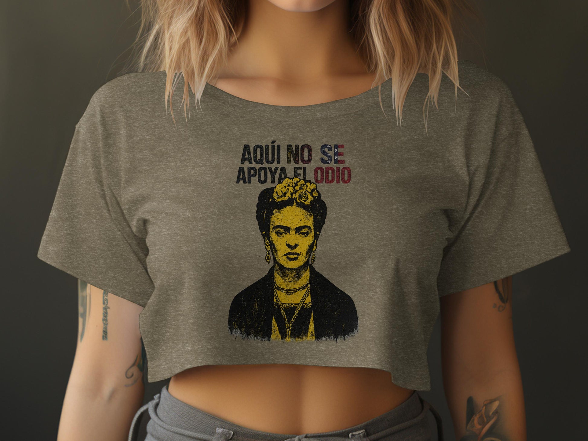 Aquí No Se Apoya El Odio Graphic Crop Top product