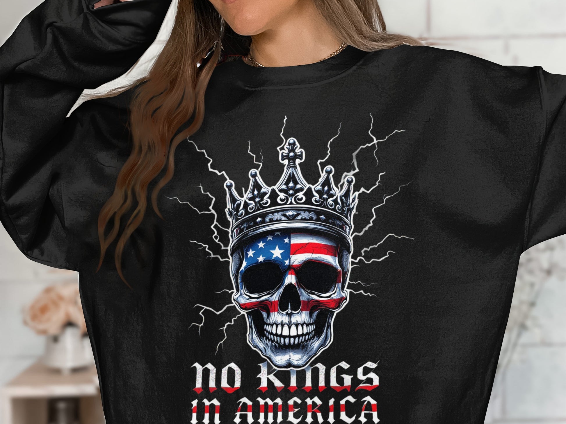 No Kings in America Skull Graphic Sweatshirt