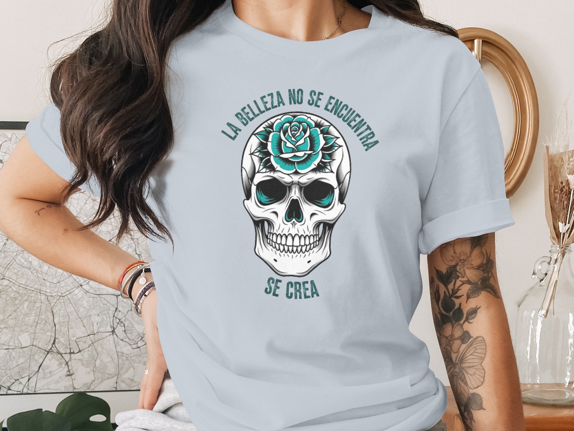La Belleza No Se Encuentra Se Crea Skull T-Shirt product