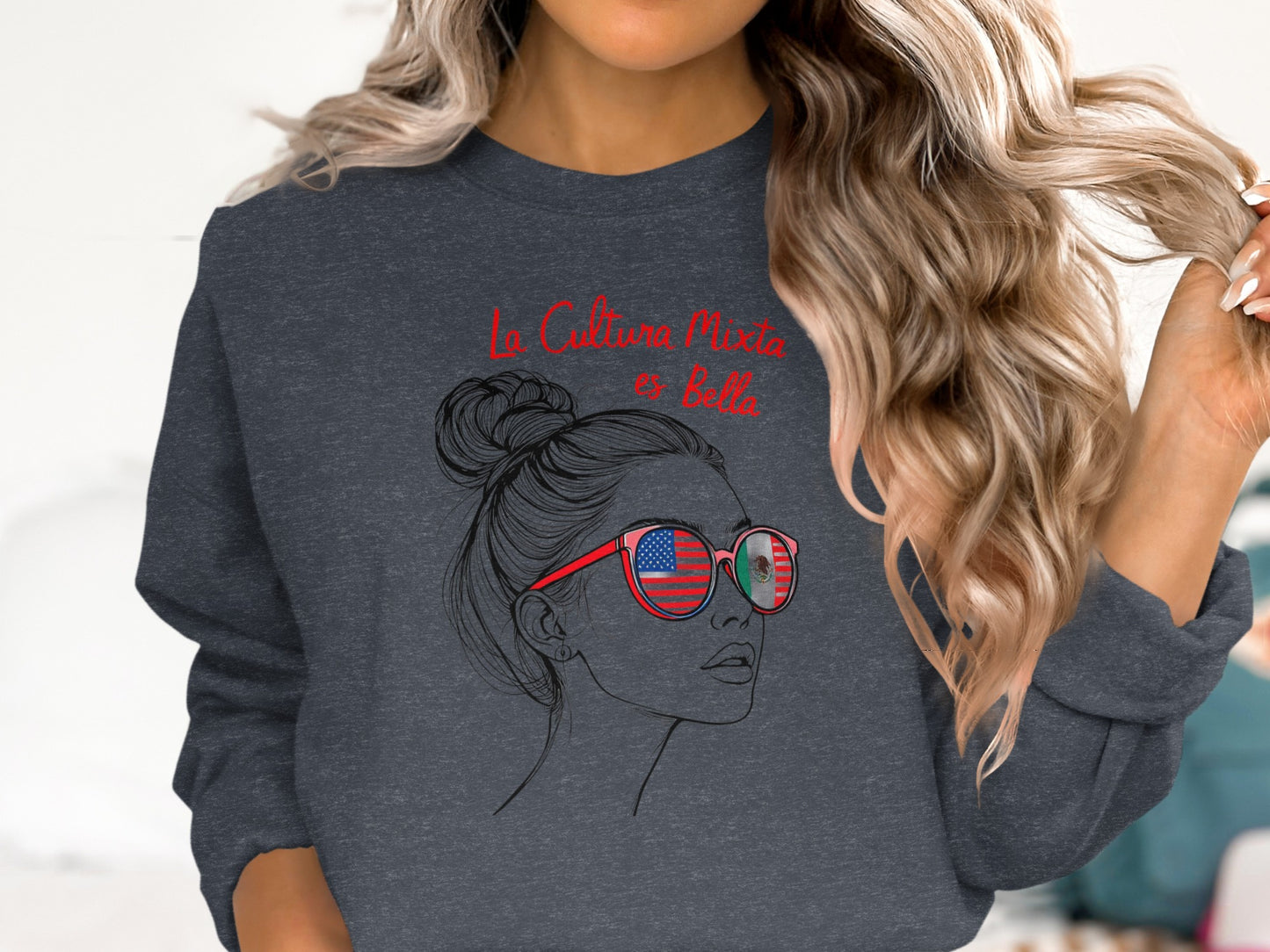 La Cultura Mixta es Bella Graphic Sweatshirt product type