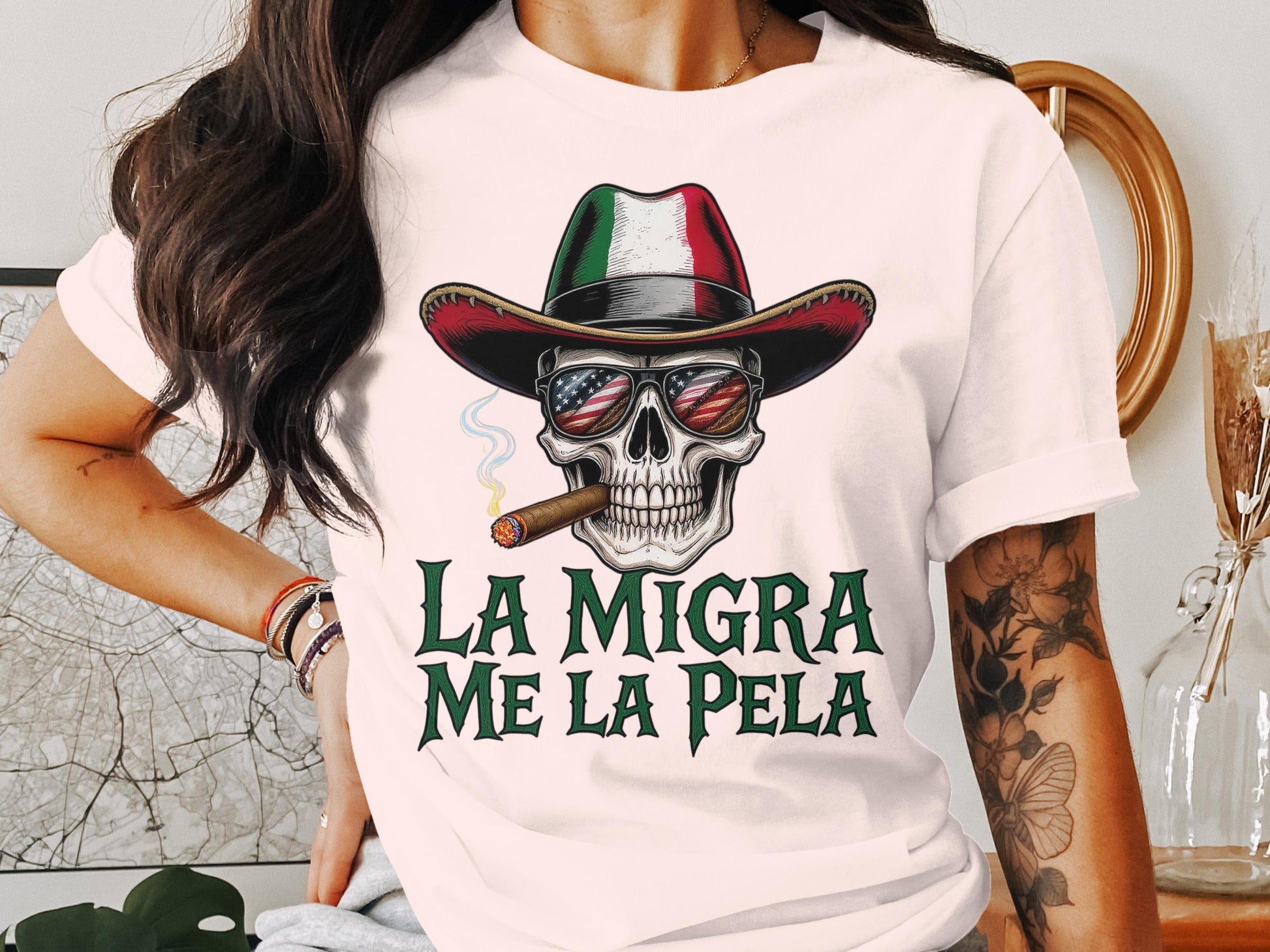 La Migra Me La Pela Skull Smoking T-Shirt product type