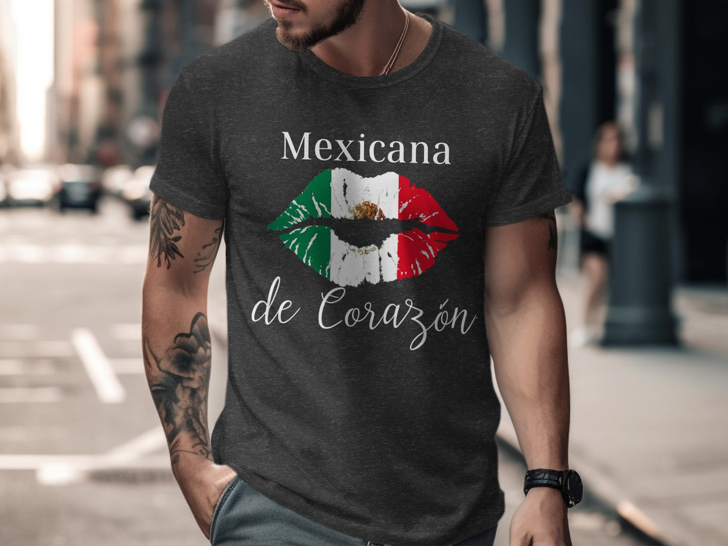 Mexicana de Corazón Lip Print Men's T-shirt product