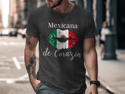 Mexicana de Corazón Lip Print Men's T-shirt product