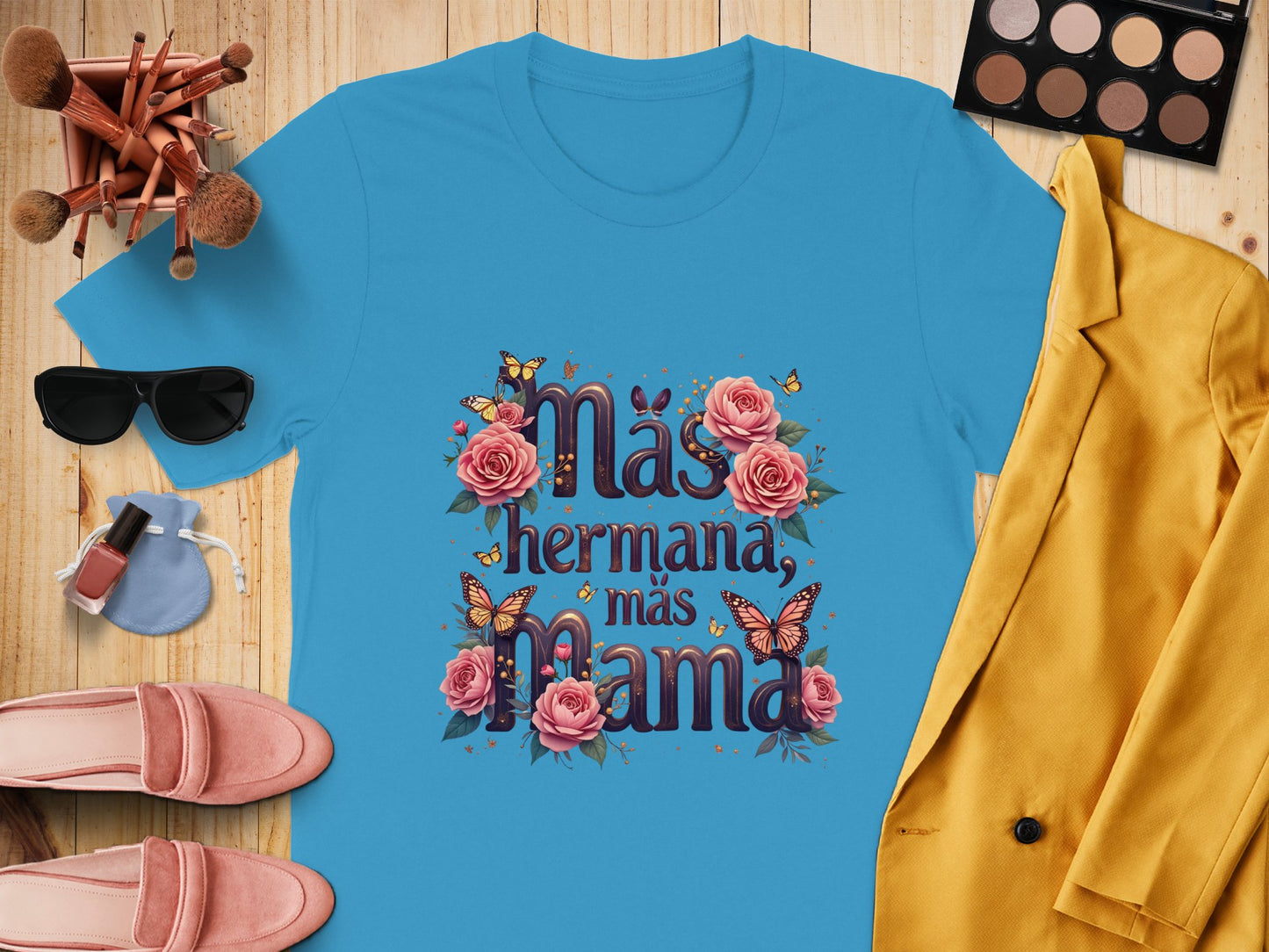 Más Hermana Más Mama Graphic T-Shirt product
