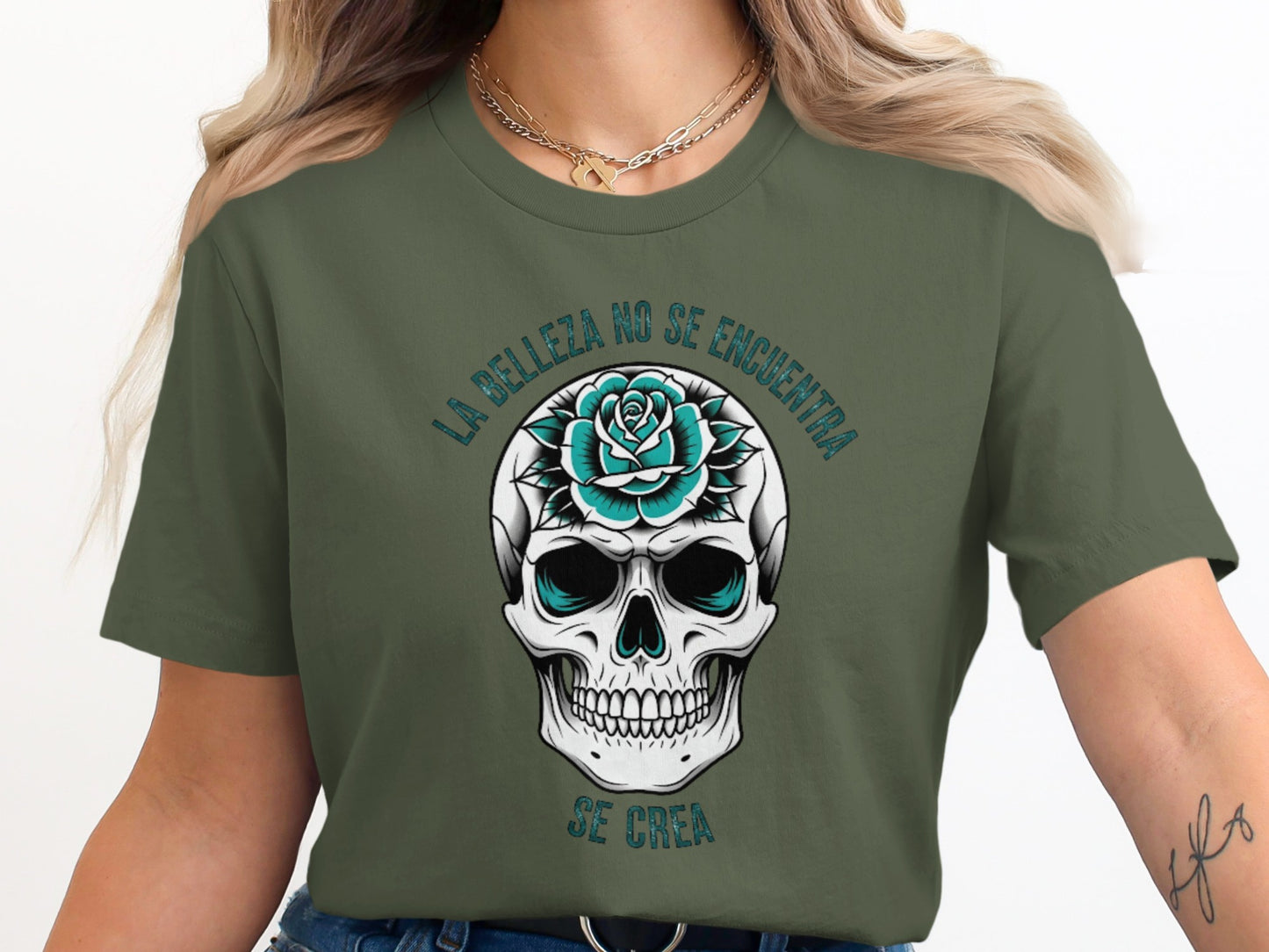 La Belleza No Se Encuentra Se Crea Skull T-Shirt product type