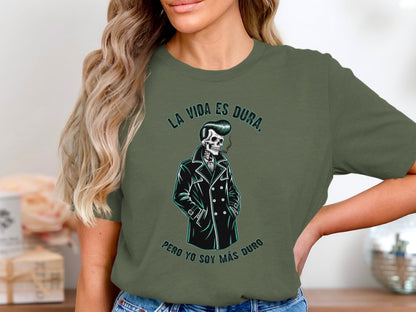 La Vida Es Dura Pero Yo Soy Más Duro T-Shirt product