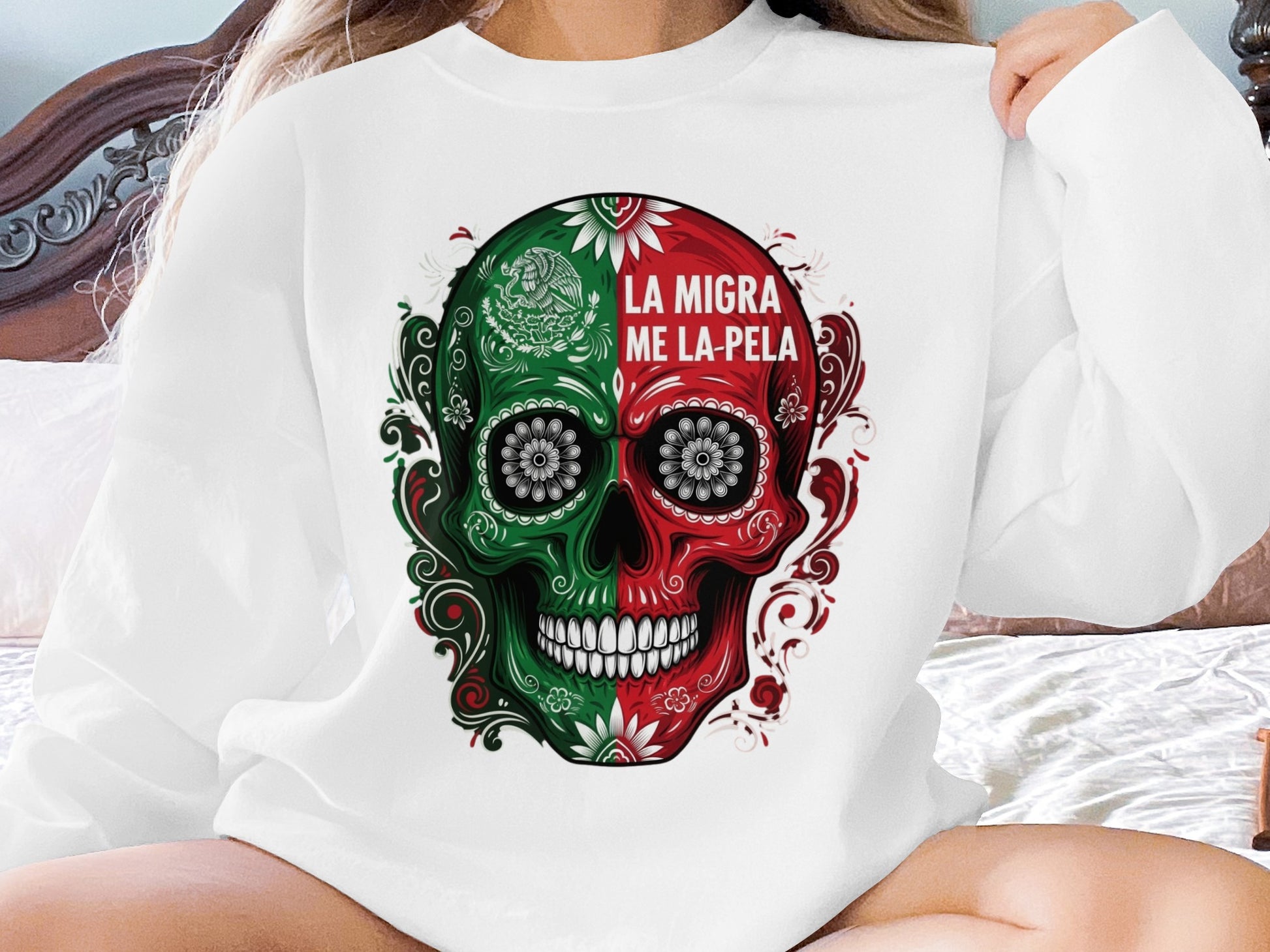La Migra Me La Pela Skull Design Comfortable Sweater Product