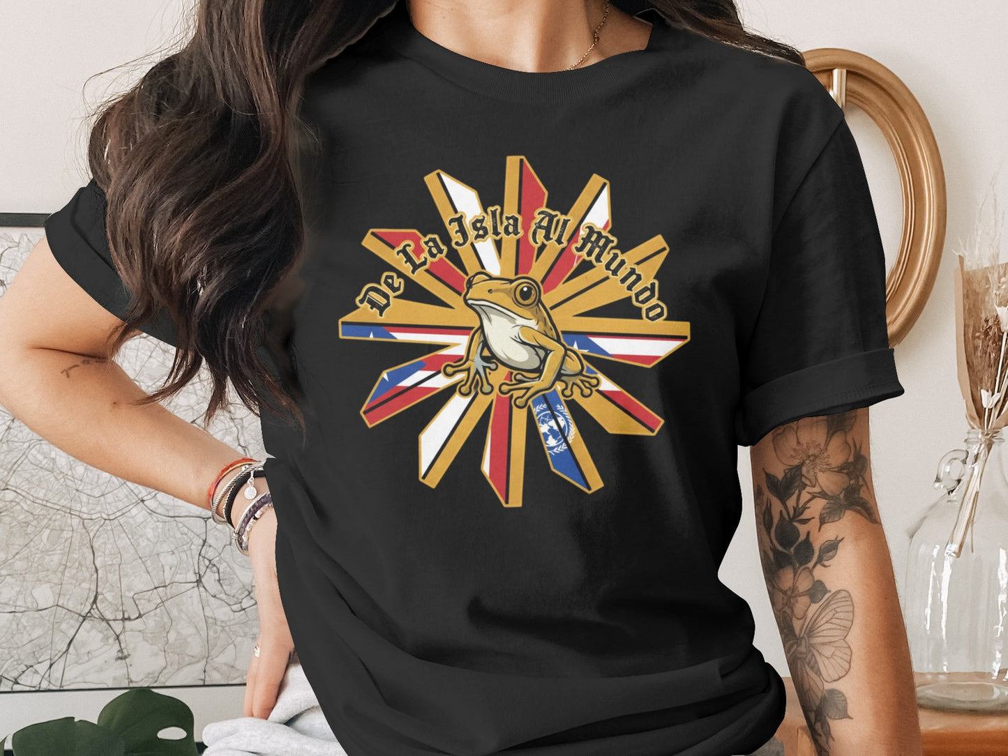 Colorful De La Isla Al Mundo Frog Graphic Shirt