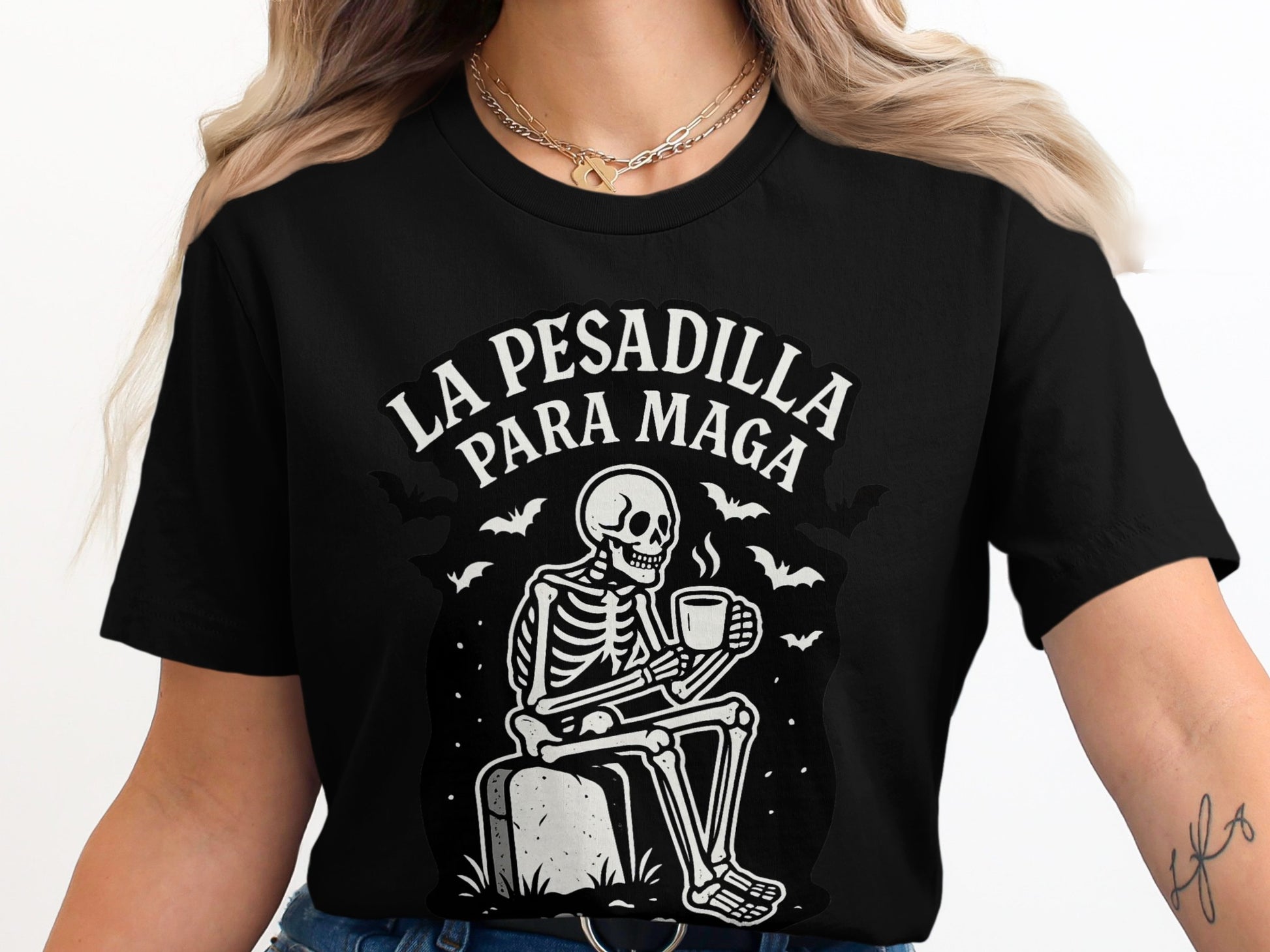 La Pesadilla Para Maga Graphic T-Shirt Product