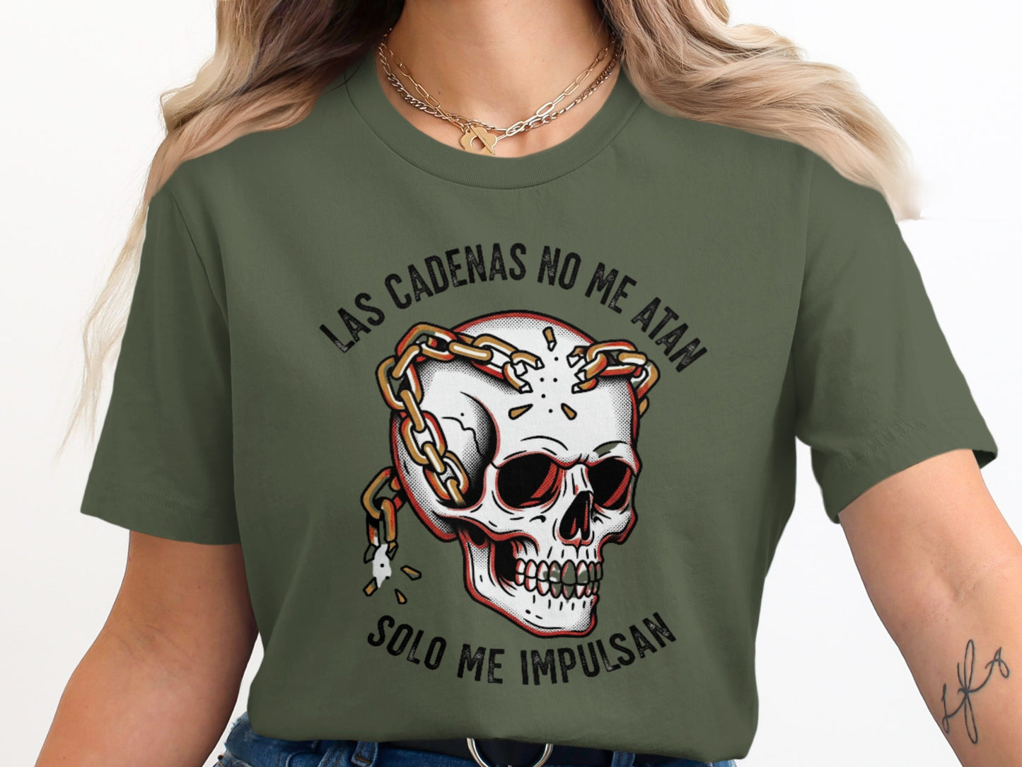 Las Cadenas No Me Atan Skull Graphic Tee product