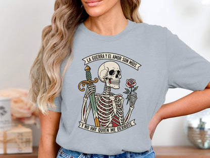 La Guerra Y El Amor Son Míos Graphic Tee product