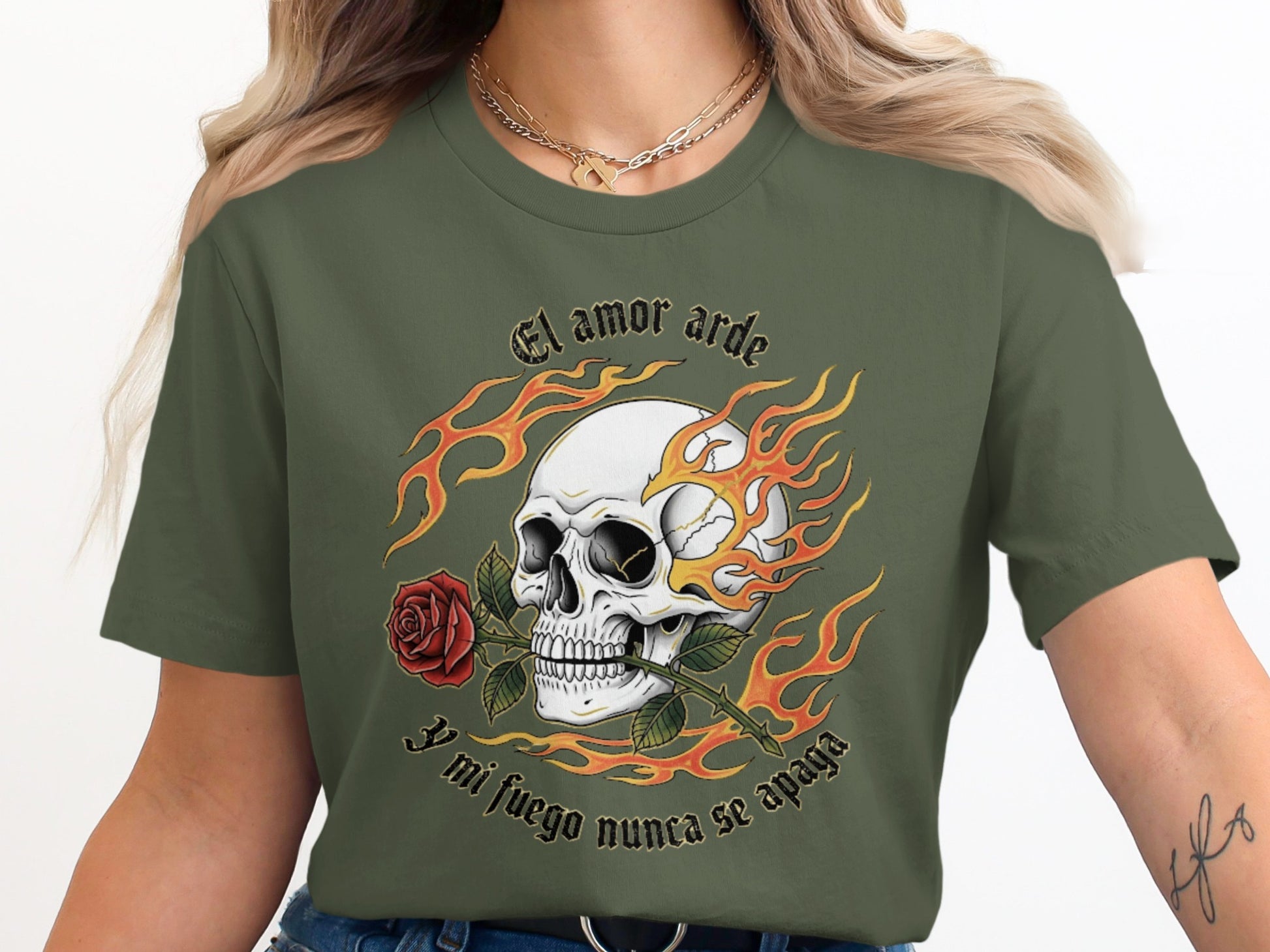 El Amor Arde Skull Design Graphic T-Shirt product