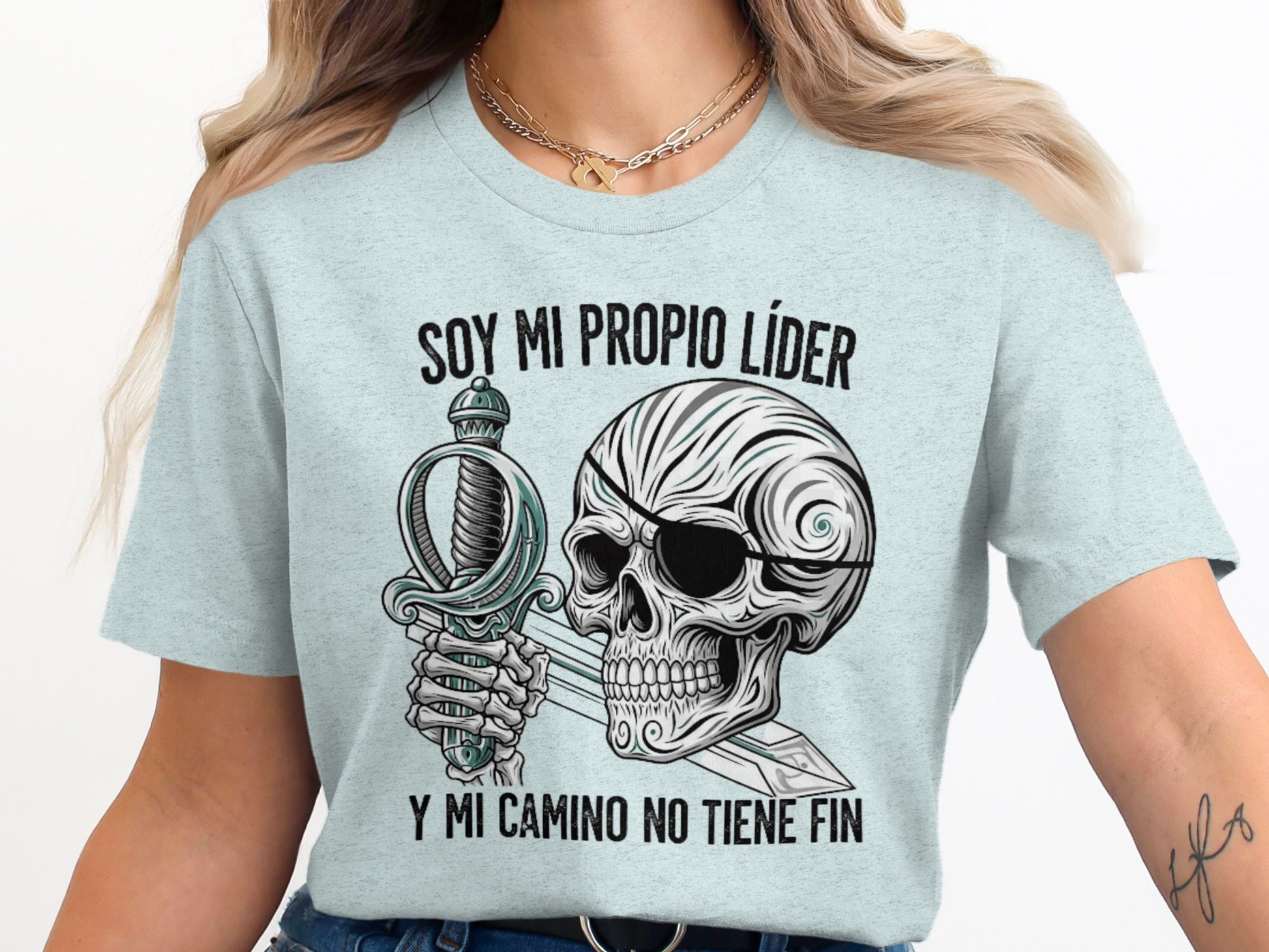 Soy Mi Propio Líder Skull Graphic T-Shirt product