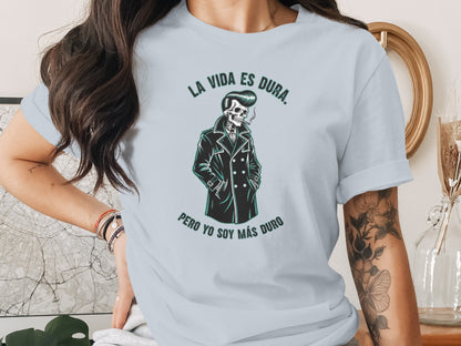 La Vida Es Dura Pero Yo Soy Más Duro T-shirt product