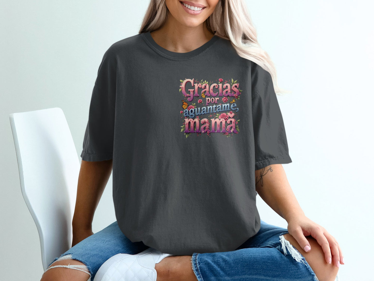 Gracias Por Aguantarme Mama Graphic Tee product
