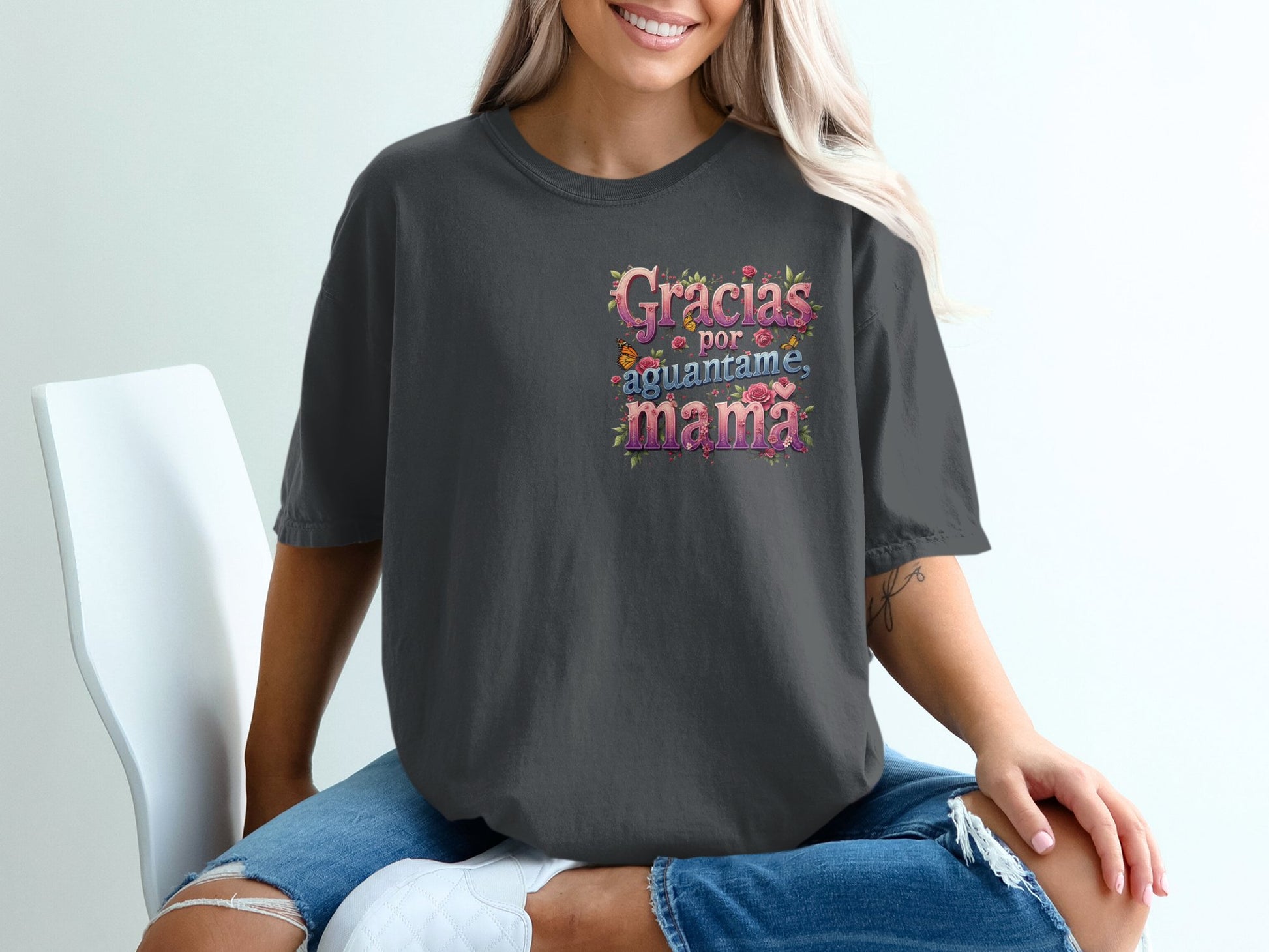 Gracias Por Aguantarme Mama Graphic Tee product