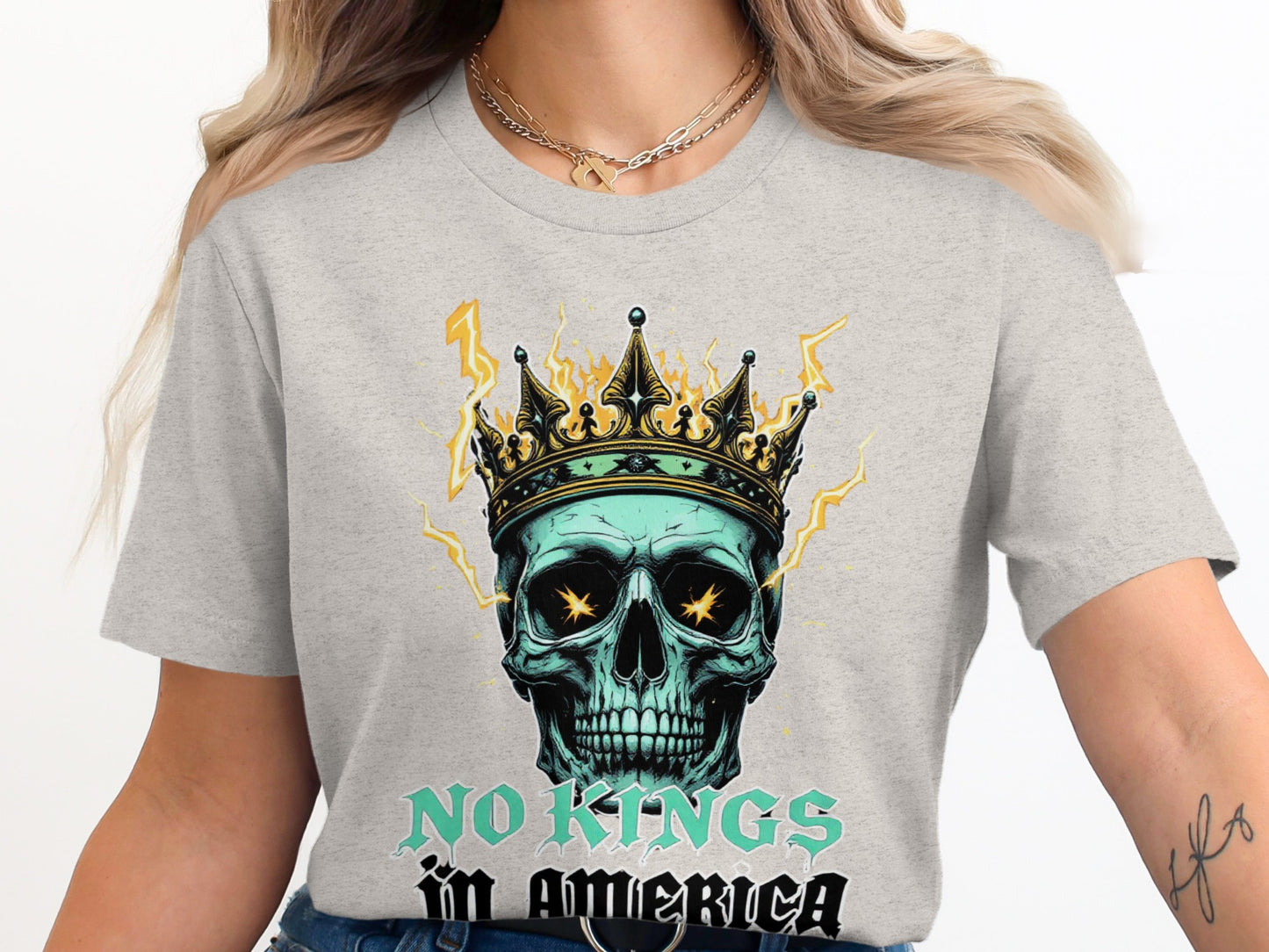No Kings In America Skull Graphic T-Shirt Product