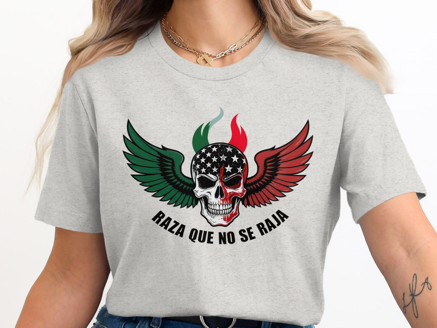 Raza Que No Se Raja Wings Skull Graphic Tee product