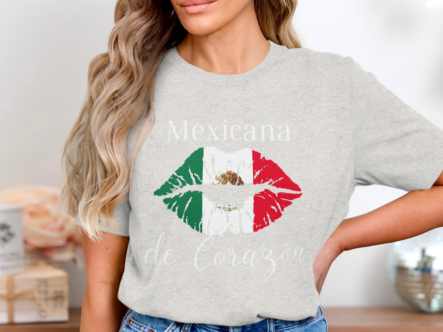 Mexicana de Corazón Lips T-Shirt product type