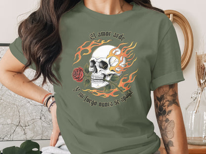 El amor arde y mi fuego nunca se apaga T-shirt product