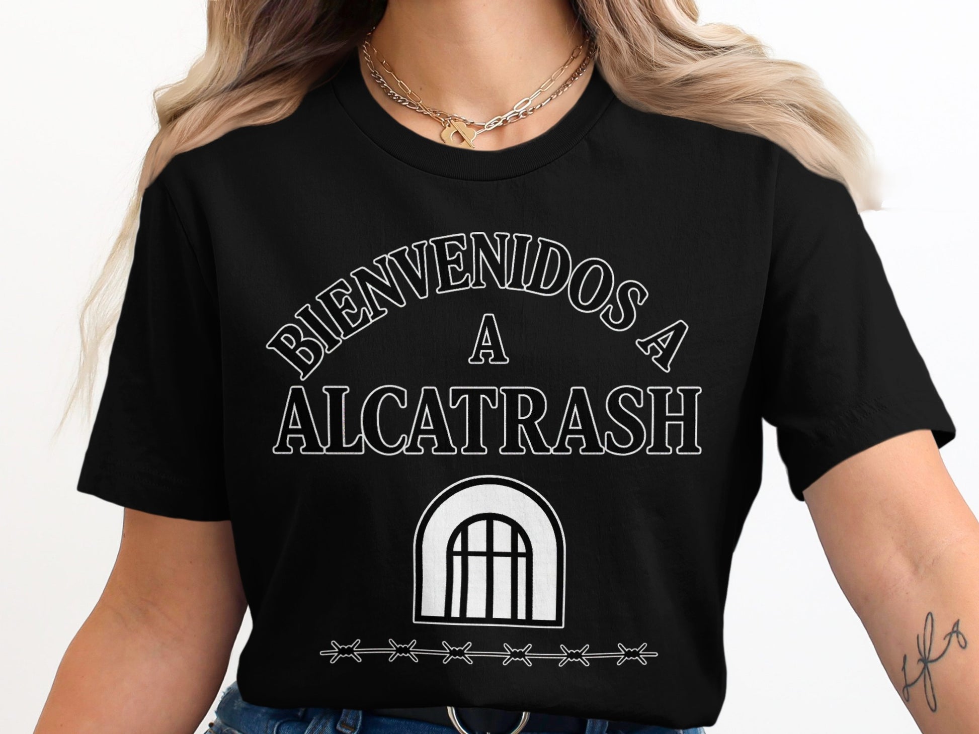 Bienvenidos A Alcatrash Graphic T-Shirt product type