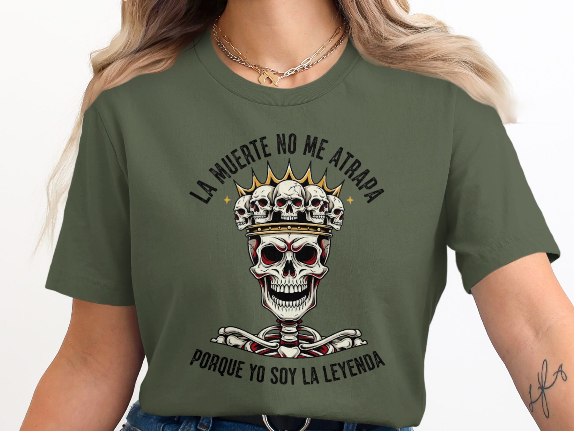 La Muerte No Me Atrapa Skull Graphic T-Shirt product type