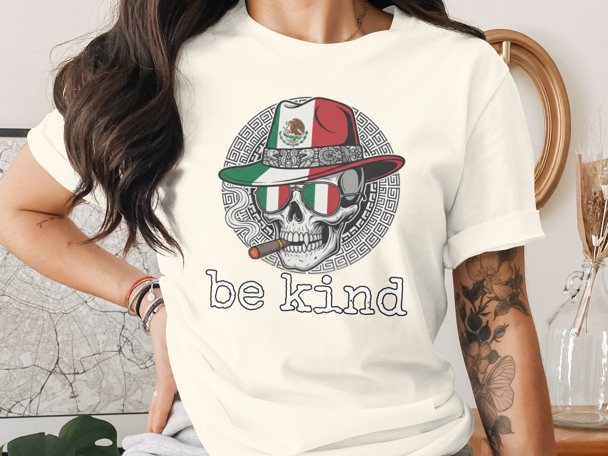 Stylish Skull Graphic Be Kind Statement T-shirt